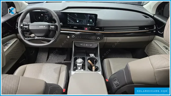KIA CARNIVAL GASOLINE 7-SEATER GRAVITY
