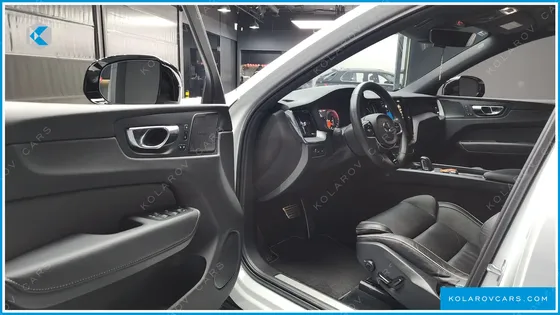 VOLVO XC60 T8 R-DESIGN
