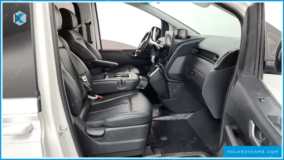 HYUNDAI STARIA 4WD TOURER 9-SEATER