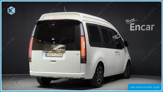 HYUNDAI STARIA 4WD LOUNGE 9-SEATER
