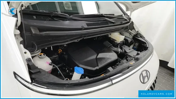 HYUNDAI STARIA 4WD LOUNGE 9-SEATER