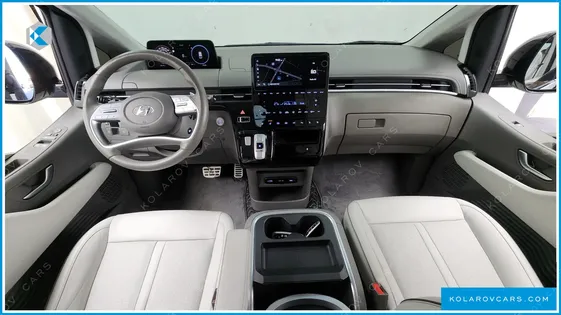 HYUNDAI STARIA 4WD LOUNGE 9-SEATER