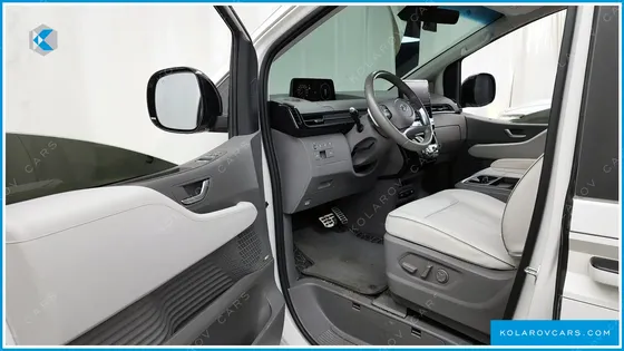 HYUNDAI STARIA 4WD LOUNGE 9-SEATER