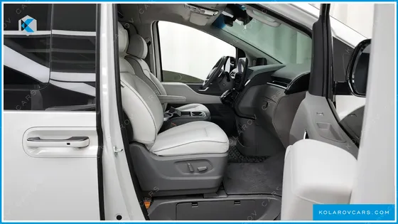 HYUNDAI STARIA 4WD LOUNGE 9-SEATER