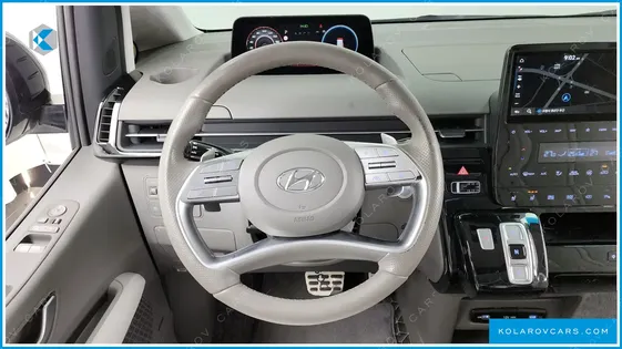 HYUNDAI STARIA 4WD LOUNGE 9-SEATER