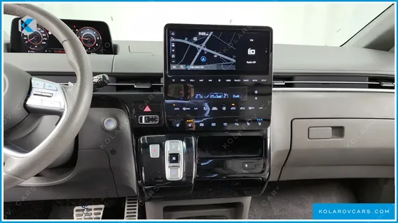 HYUNDAI STARIA 4WD LOUNGE 9-SEATER