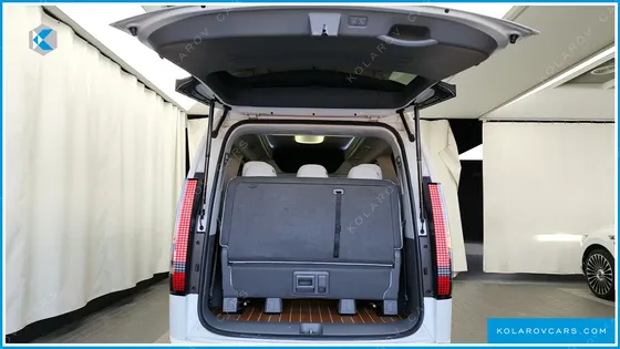 HYUNDAI STARIA 4WD LOUNGE 9-SEATER