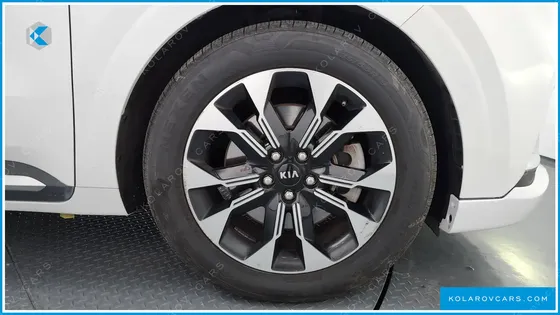 KIA CARNIVAL GASOLINE 7-SEATER HI-LIMOUSINE