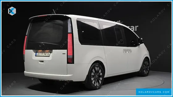 HYUNDAI STARIA 4WD LOUNGE 9-SEATER
