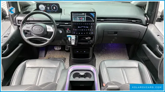 HYUNDAI STARIA 4WD LOUNGE 9-SEATER