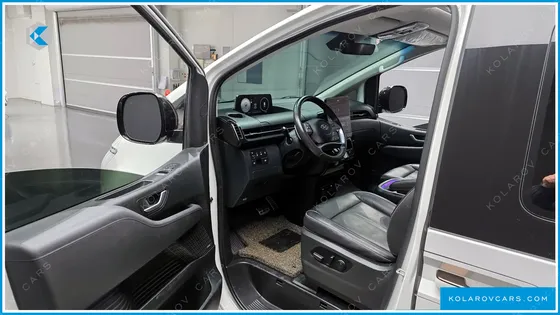HYUNDAI STARIA 4WD LOUNGE 9-SEATER