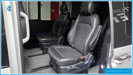 HYUNDAI STARIA 4WD LOUNGE 9-SEATER