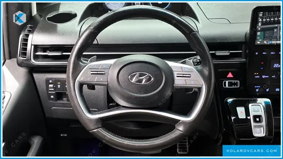 HYUNDAI STARIA 4WD LOUNGE 9-SEATER