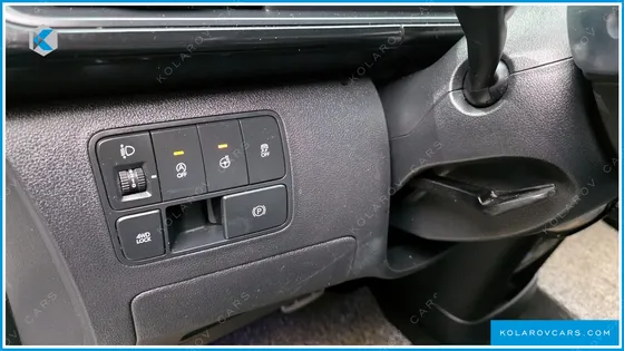 HYUNDAI STARIA 4WD LOUNGE 9-SEATER