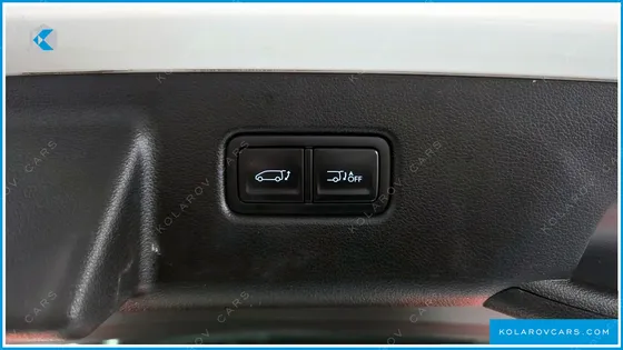 HYUNDAI STARIA 4WD LOUNGE 9-SEATER