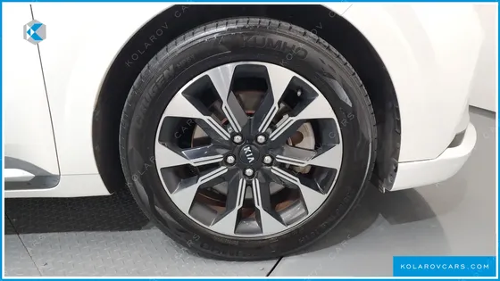 KIA CARNIVAL GASOLINE 7-SEATER HI-LIMOUSINE