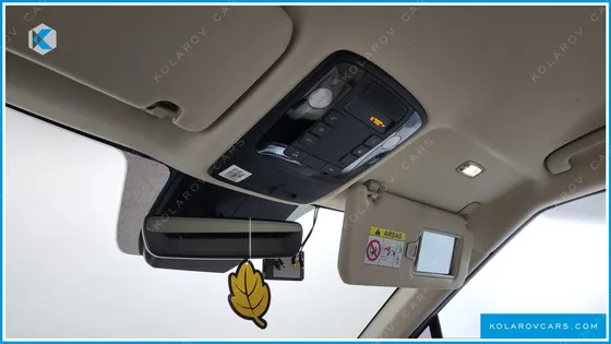 KIA CARNIVAL GASOLINE 7-SEATER HI-LIMOUSINE