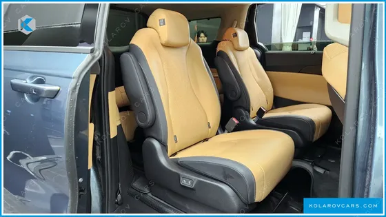 KIA CARNIVAL GASOLINE 9-SEATER SIGNATURE