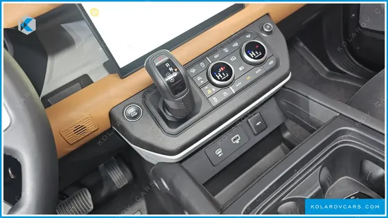 LAND ROVER DEFENDER 130 D300 X-DYNAMIC HSE