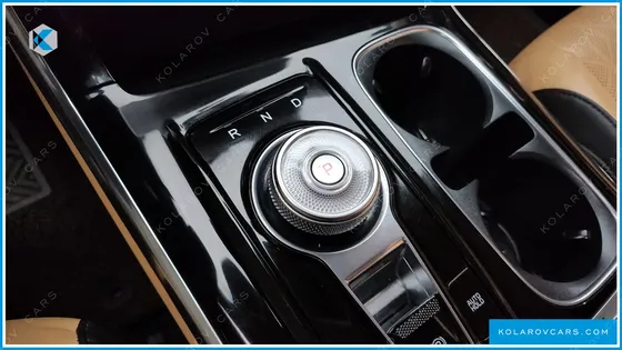 KIA CARNIVAL 9-SEATER NOBLESSE