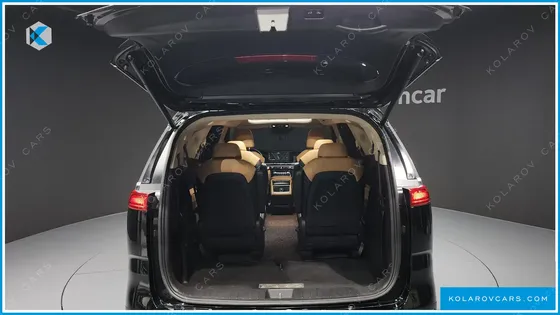 KIA CARNIVAL 9-SEATER NOBLESSE