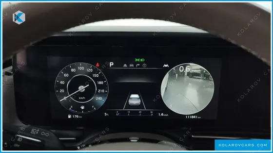 KIA CARNIVAL GASOLINE 7-SEATER HI-LIMOUSINE