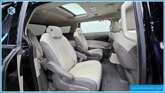 KIA CARNIVAL GASOLINE 9-SEATER SIGNATURE
