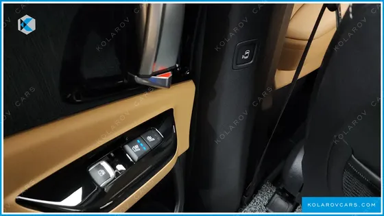KIA CARNIVAL GASOLINE 7-SEATER SIGNATURE