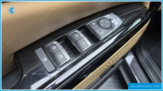 KIA CARNIVAL 9-SEATER NOBLESSE