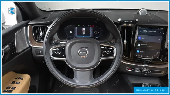 VOLVO XC60 B5 INSCRIPTION
