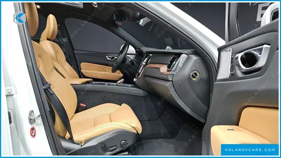 VOLVO XC60 B6 INSCIRTION