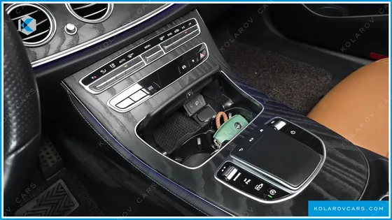 MERCEDES E-CLASS E220D 4MATIC AMG LINE