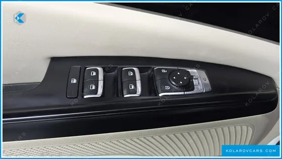 KIA CARNIVAL 11-SEATER PRESTIGE