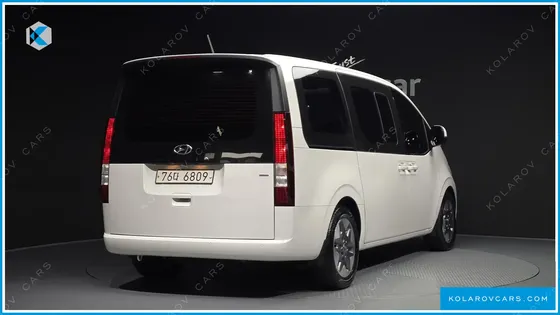 HYUNDAI STARIA 4WD TOURER 11-SEATER