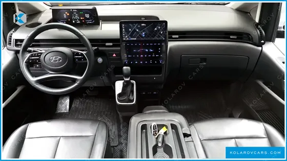 HYUNDAI STARIA 4WD TOURER 11-SEATER
