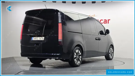 HYUNDAI STARIA LOUNGE 7-SEATER