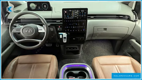 HYUNDAI STARIA LOUNGE 7-SEATER