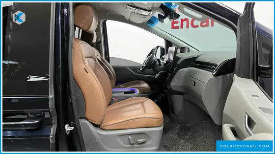 HYUNDAI STARIA LOUNGE 7-SEATER