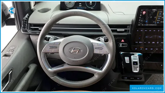 HYUNDAI STARIA LOUNGE 7-SEATER