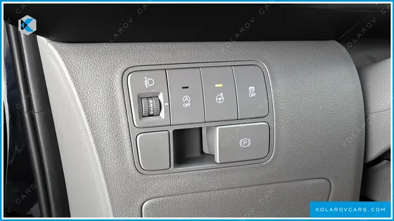 HYUNDAI STARIA LOUNGE 7-SEATER