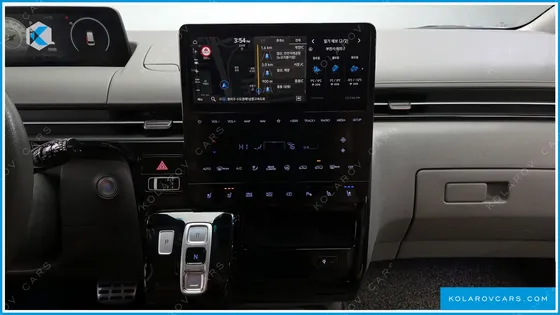 HYUNDAI STARIA LOUNGE 7-SEATER
