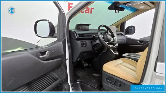 HYUNDAI STARIA CARGO 5-SEATER