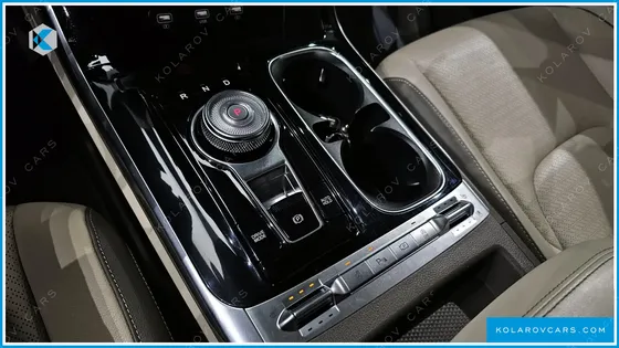KIA CARNIVAL 7-SEATER NOBLESSE