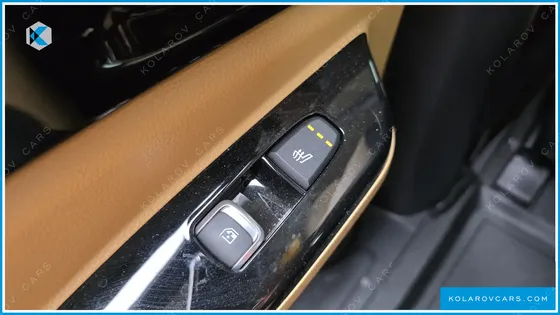 KIA CARNIVAL GASOLINE 9-SEATER SIGNATURE