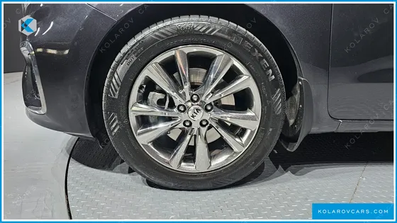 KIA CARNIVAL 9-SEATER PRSTIGE