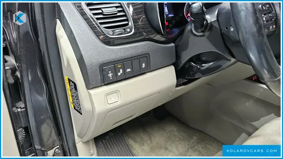 KIA CARNIVAL 9-SEATER PRSTIGE