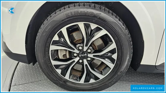 KIA CARNIVAL 9-SEATER NOBLESSE