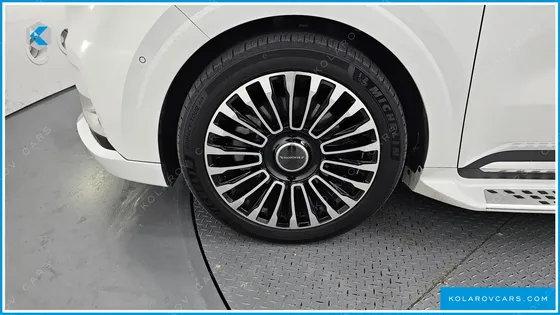 KIA CARNIVAL 9-SEATER HI-LIMOUSINE