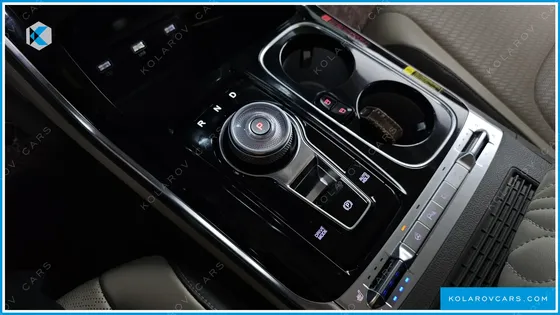KIA CARNIVAL 9-SEATER HI-LIMOUSINE