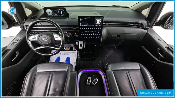 HYUNDAI STARIA 4WD LOUNGE 9-SEATER